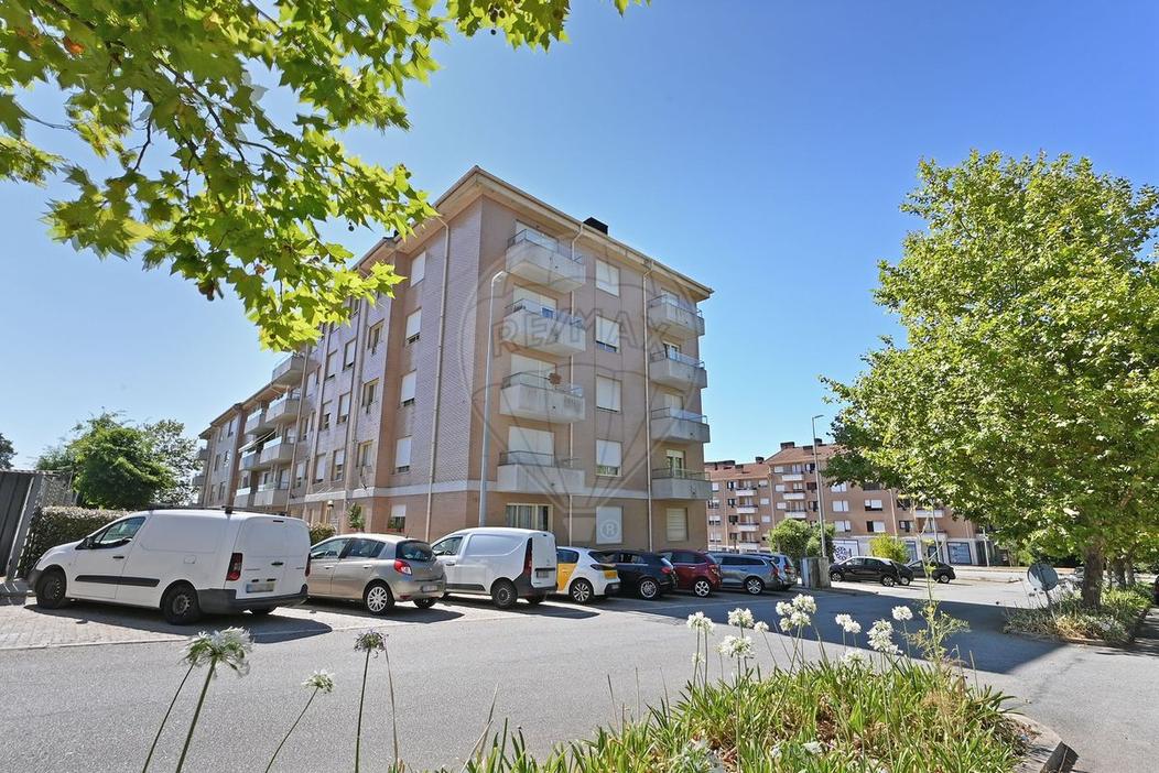 4 bedrooms Apartment in Ermesinde, Portugal No. 243906