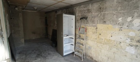 Edificio de 2 dormitorios en Drancy, France No. 182911 12