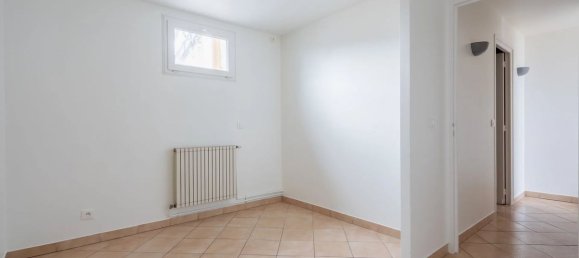 Edificio de 2 dormitorios en Drancy, France No. 182911 10