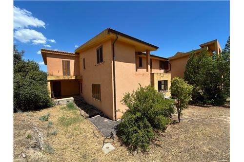 6 bedrooms Villa in Capoterra, Italy No. 280096