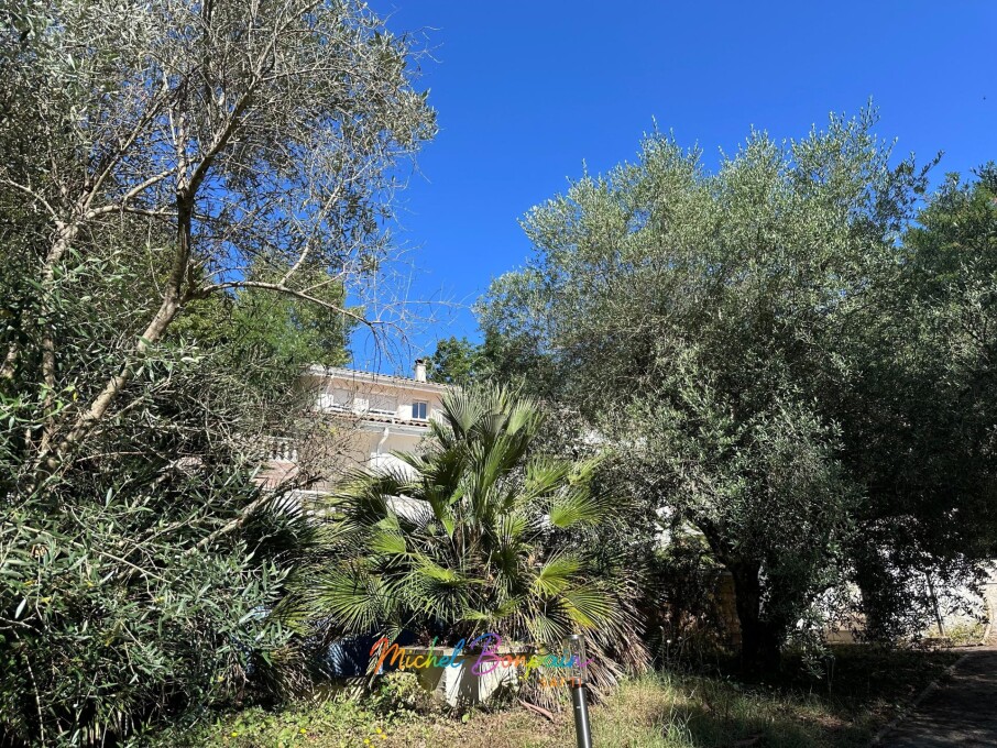 Villa de 4 dormitorios en Arveyres, France No. 323043