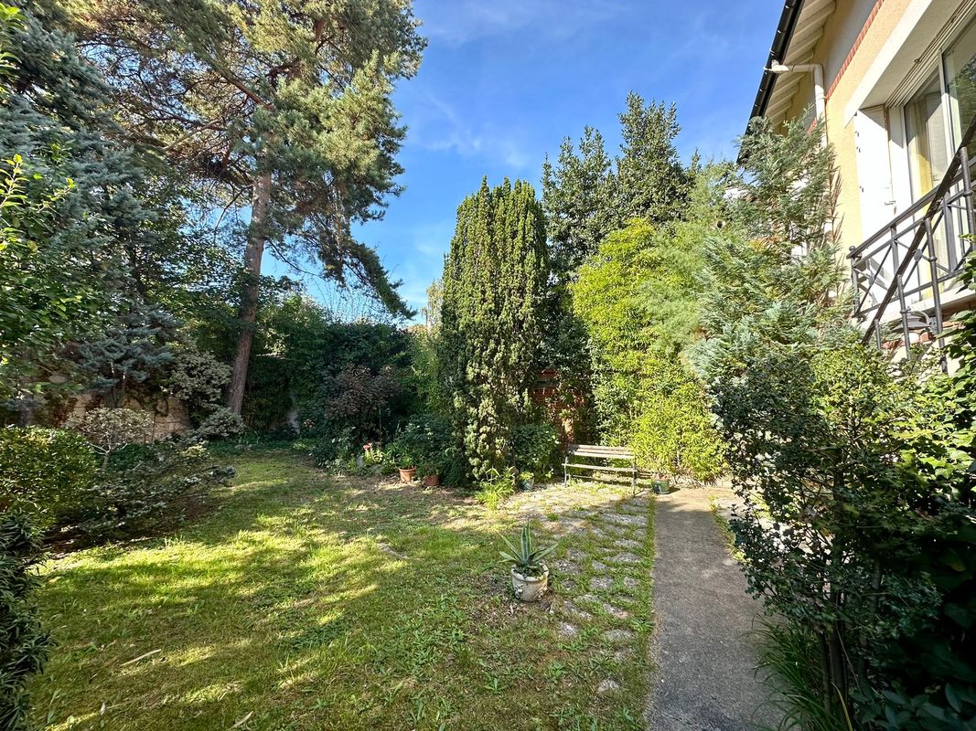 4 غرف نوم منزل في Colombes, France رقم 188050