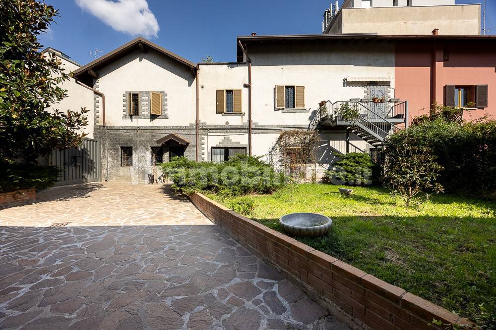 4 bedrooms House in Milan, Italy No. 351663