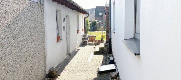 3 rooms House in Leverkusen, Germany No. 108565 2