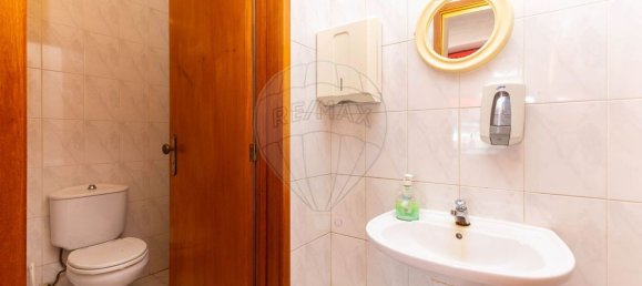 91m² Commercial property in Vila Nova de Gaia, Portugal No. 268784 20