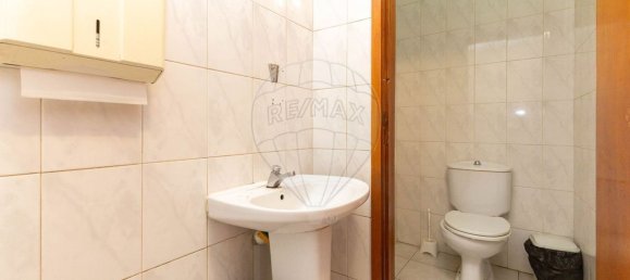 91m² Commercial property in Vila Nova de Gaia, Portugal No. 268784 19