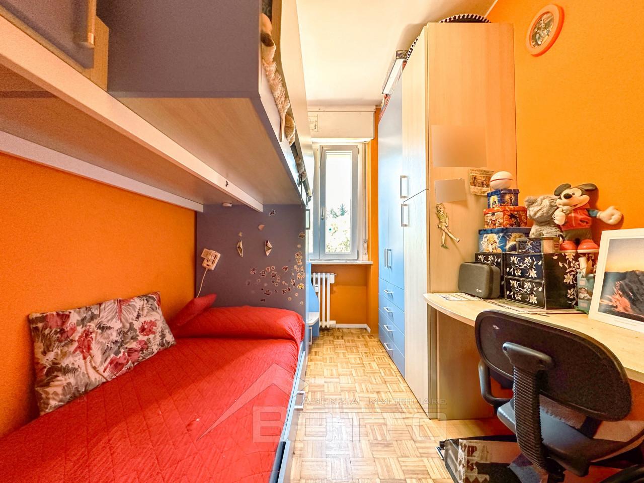 3-salle Appartement à Borgosesia, Italy No. 233867