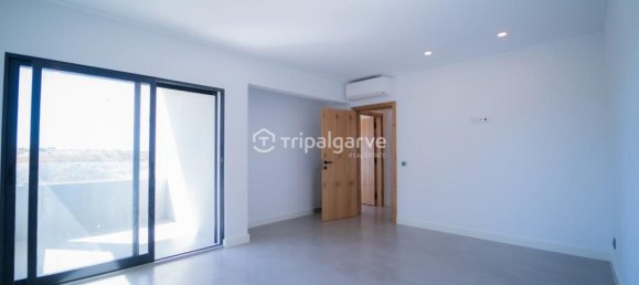 5 bedrooms Villa in Quarteira, Portugal No. 33041 17