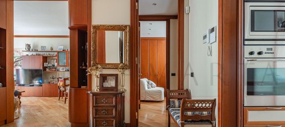 3 bedrooms Apartment in Milan, Italy No. 362696 17