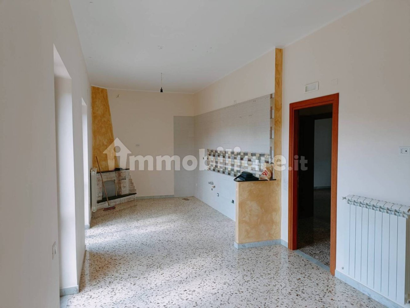 Apartamento de 2 dormitorios en Salerno, Italy No. 272199