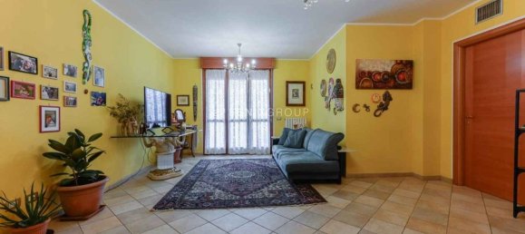 4-salle Appartement à Pieve Emanuele, Italy No. 163529 2