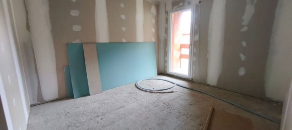 4 bedrooms House in Grignon, France No. 206477 9