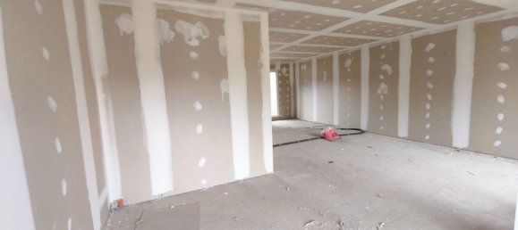 4 bedrooms House in Grignon, France No. 206477 8