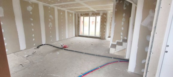 4 bedrooms House in Grignon, France No. 206477 13