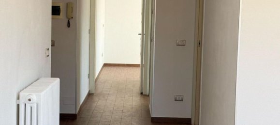 4 rooms Apartment in Sarzana, Italy No. 98536 7