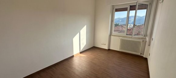 4 rooms Apartment in Sarzana, Italy No. 98536 36