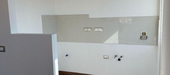 4 rooms Apartment in Sarzana, Italy No. 98536 3