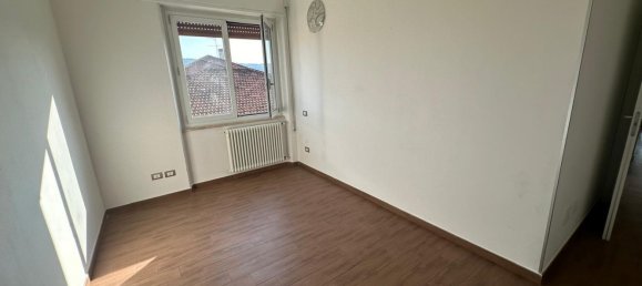 4 rooms Apartment in Sarzana, Italy No. 98536 37