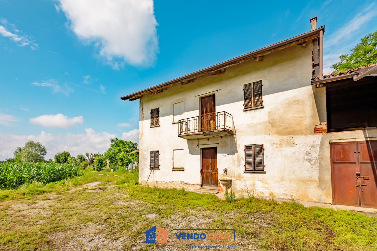 Дом с 4 комнатами в Фоссано, Италия № 112267