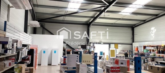 298m² Commercial property in Saint-Seurin-sur-l'Isle, France No. 101512 7