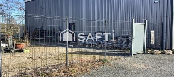 298m² Commercial property in Saint-Seurin-sur-l'Isle, France No. 101512 2