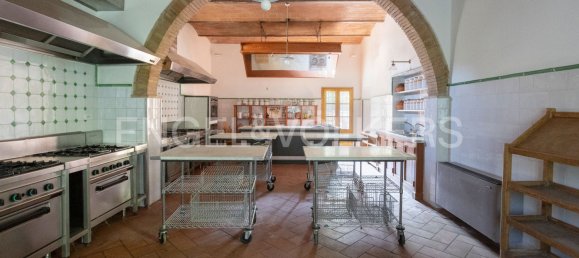 7 bedrooms House in Poggibonsi, Italy No. 295169 9