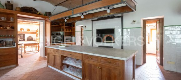 7 bedrooms House in Poggibonsi, Italy No. 295169 8