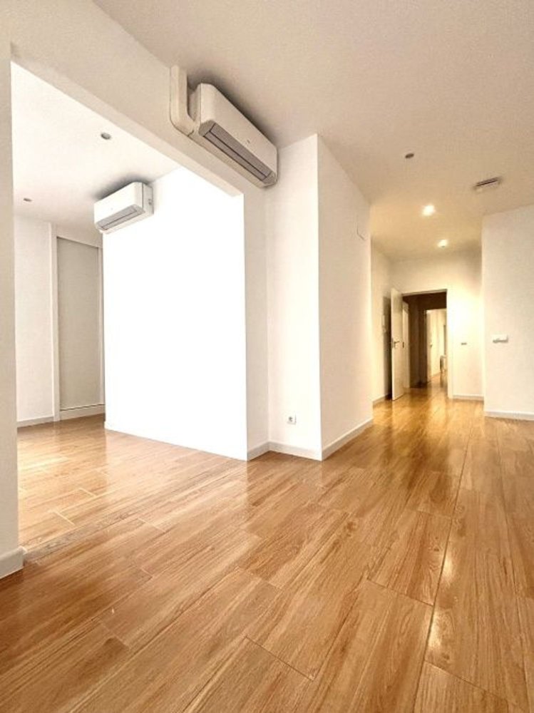 6 chambres Appartement à Madrid, Spain No. 124642