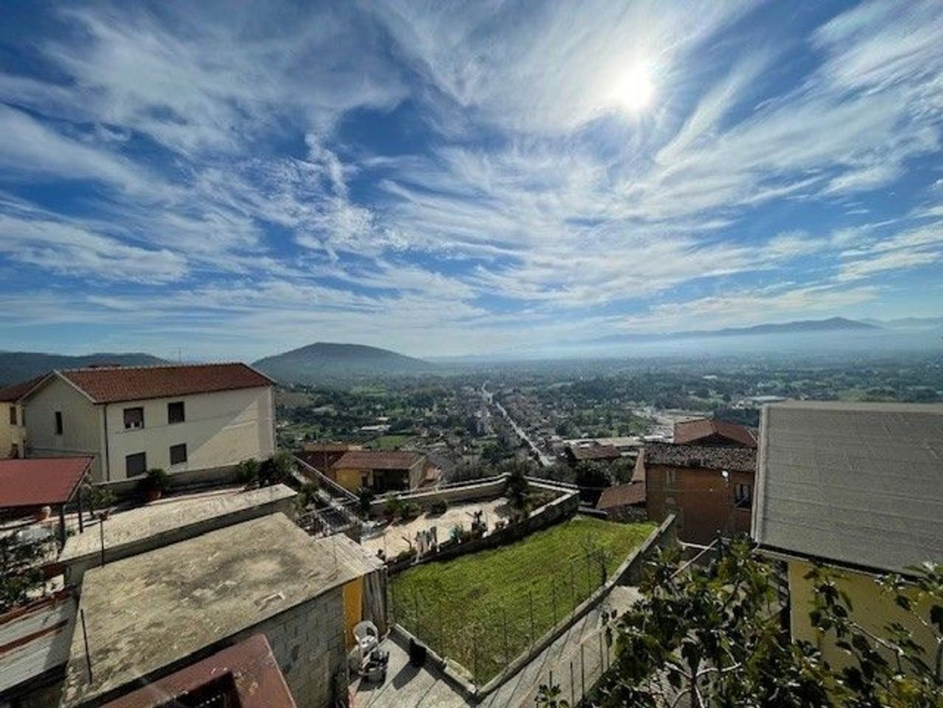 Дом с 6 комнатами в Ферентино, Италия № 20861