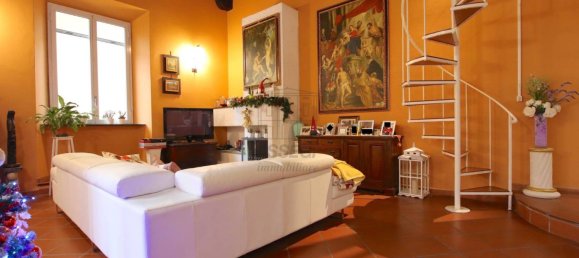 3 bedrooms Apartment in Lucca, Italy No. 11960 2