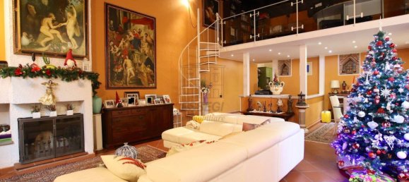 3 bedrooms Apartment in Lucca, Italy No. 11960 8