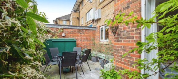 2 bedrooms Apartment in London, United Kingdom No. 10470 8