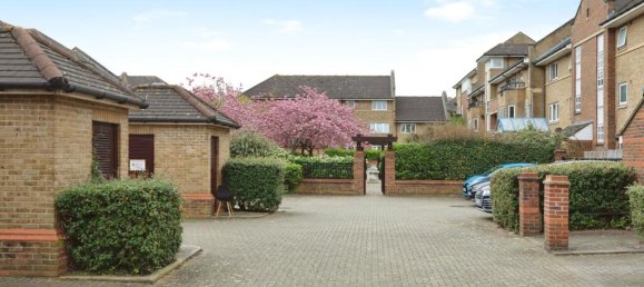 2 bedrooms Apartment in London, United Kingdom No. 10470 2