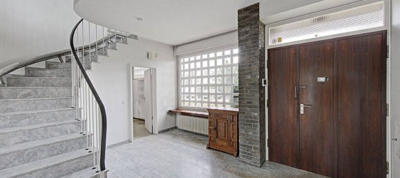 6 rooms House in Krefeld, Germany No. 110168 4