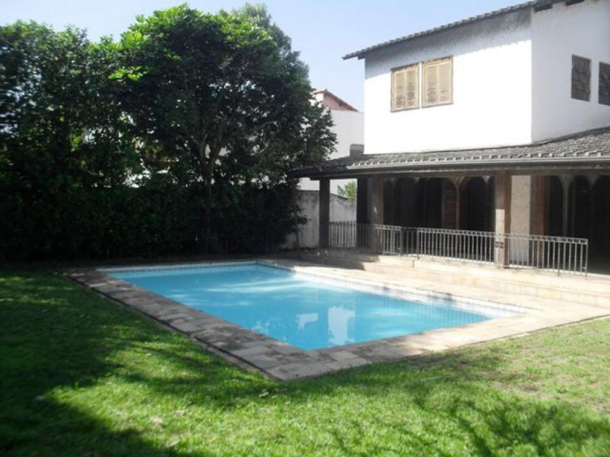 Casa de 4 dormitorios en Sao Paulo, Brazil No. 489777