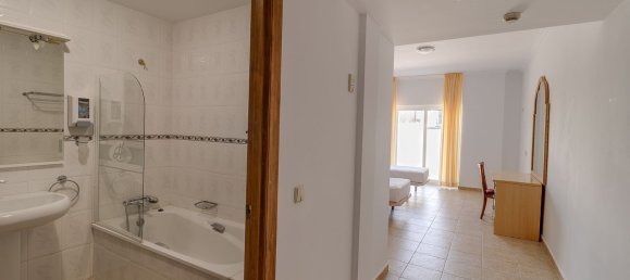 5840m² Hotel in Cadiz, Spain No. 97730 38