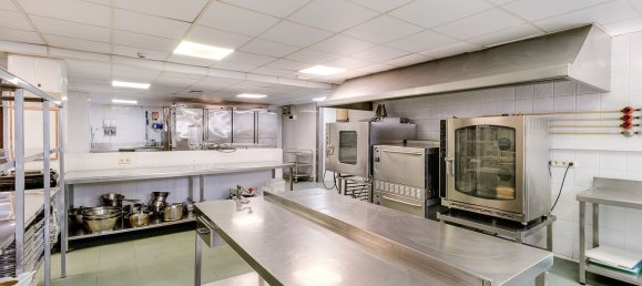 5840m² Hotel in Cadiz, Spain No. 97730 11