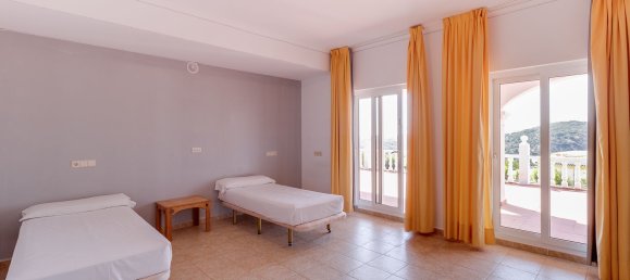 5840m² Hotel in Cadiz, Spain No. 97730 50