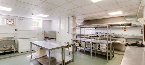 5840m² Hotel in Cadiz, Spain No. 97730 10