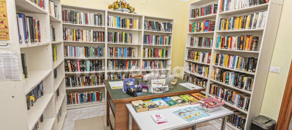 Apartamento de 2 dormitorios en Genoa, Italy No. 374004 3