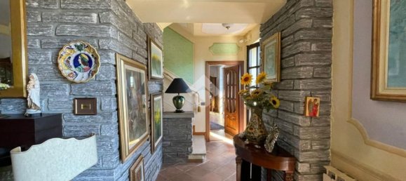 5 bedrooms Villa in Oleggio, Italy No. 342049 6