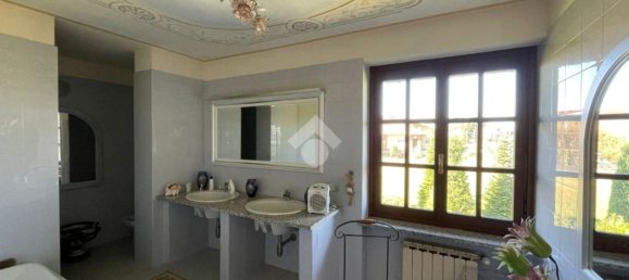 5 bedrooms Villa in Oleggio, Italy No. 342049 24