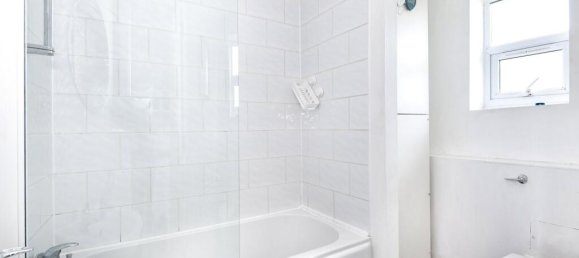 Studio in London, United Kingdom No. 7733 13