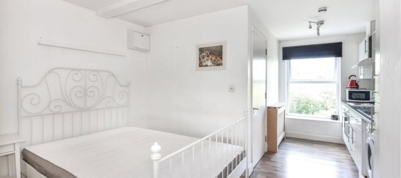 Studio in London, United Kingdom No. 7733 9