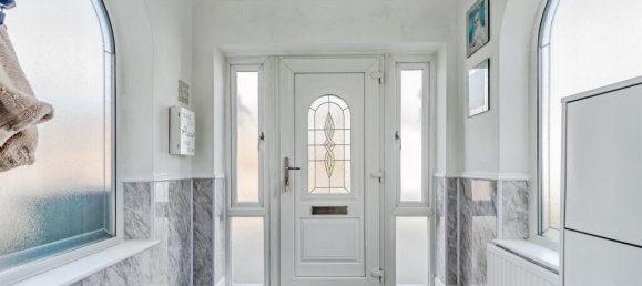 4 bedrooms Commercial property in Crawley, United Kingdom No. 6260 18