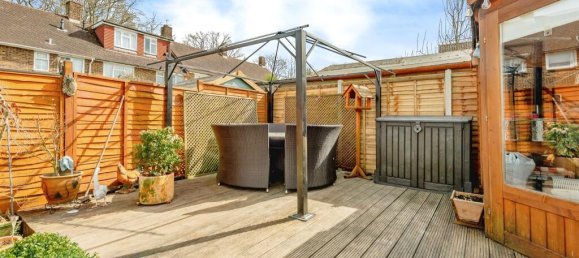 4 bedrooms Commercial property in Crawley, United Kingdom No. 6260 17