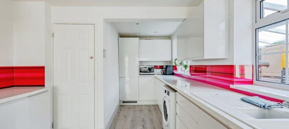 4 bedrooms Commercial property in Crawley, United Kingdom No. 6260 7