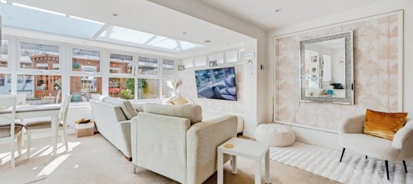 4 bedrooms Commercial property in Crawley, United Kingdom No. 6260 4