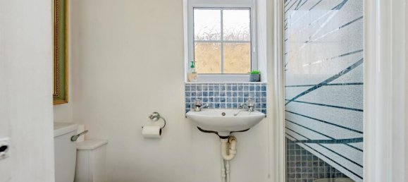 4 bedrooms Commercial property in Crawley, United Kingdom No. 6260 9