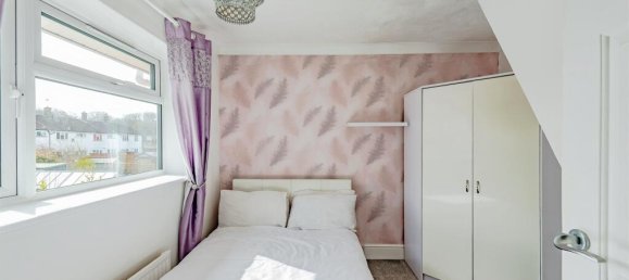 4 bedrooms Commercial property in Crawley, United Kingdom No. 6260 12